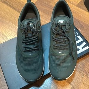 New women's Nike air max Thea olive green size 8
